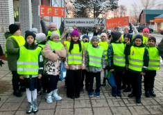 В Тобольске представители ВОА, городской Думы и ГИБДД  провели урок по правилам дорожного движения с детьми.