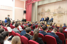 Николай Валуев встретился с учащимися школ Петербурга